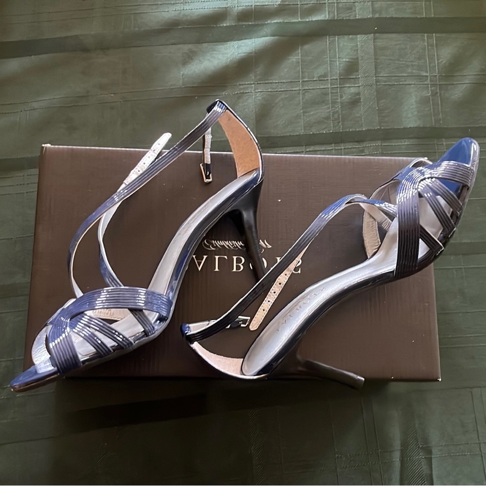 Talbots Majolica Blue Patten Leather Getty 4-W Size 6W